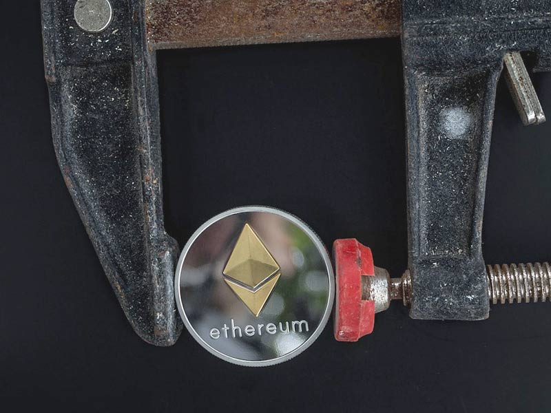 Ethereum bereikt $4K: investeerders kijken naar Bitbot crypto presale
