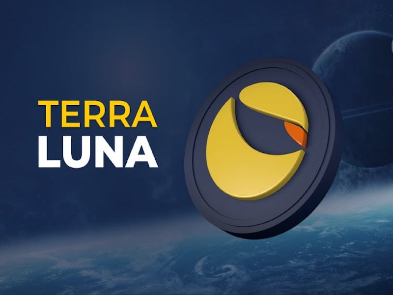 Terra Luna Classic Koers Verwachting – LUNC op koers naar Laagste Punt Dit Jaar, Kan Luna Herstellen of Is Wall Street Memes een Betere Crypto Investering